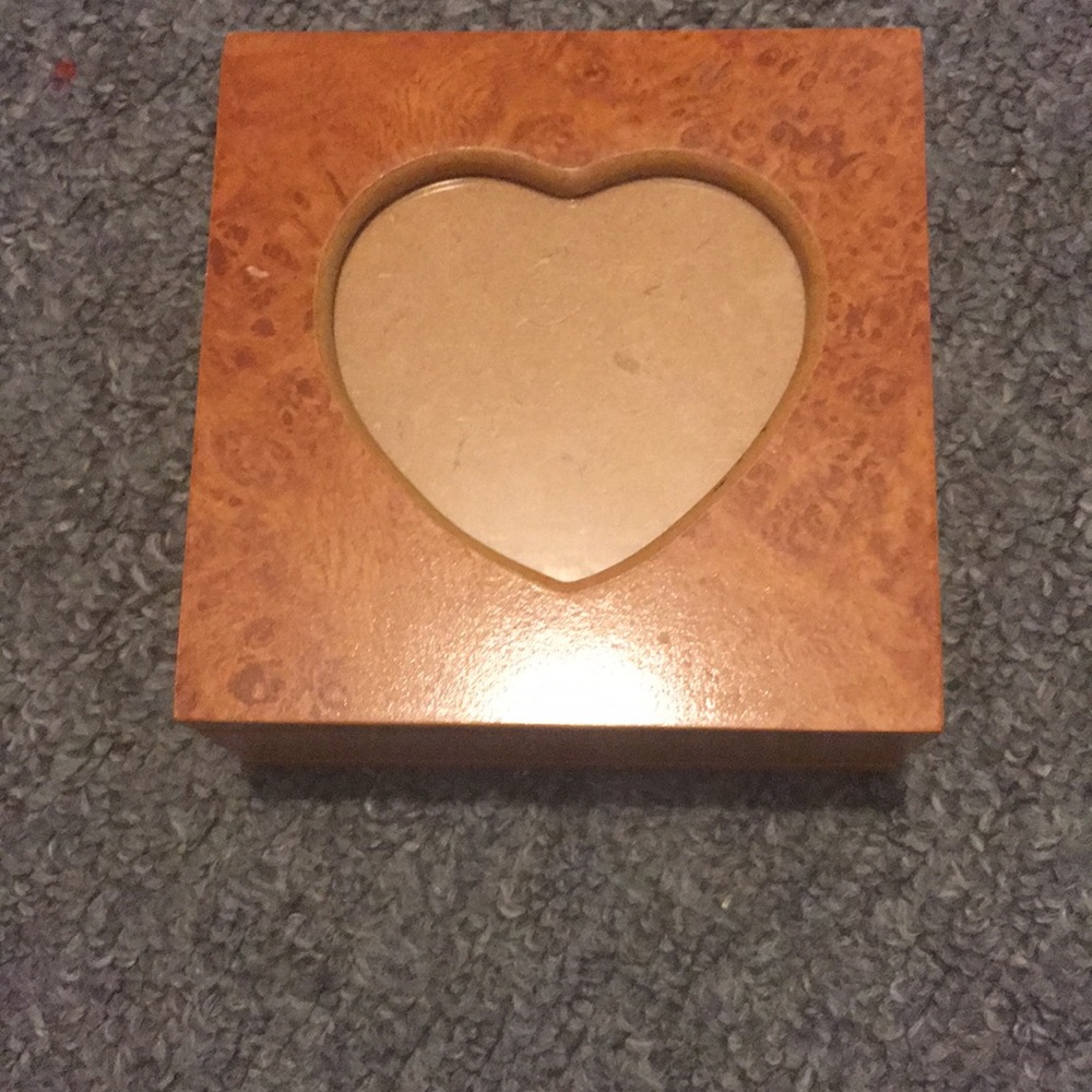 Jewelry box